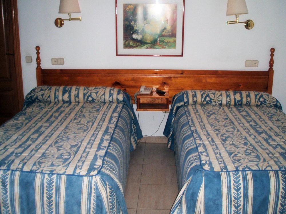 Hostal Centro Toledo Bagian luar foto