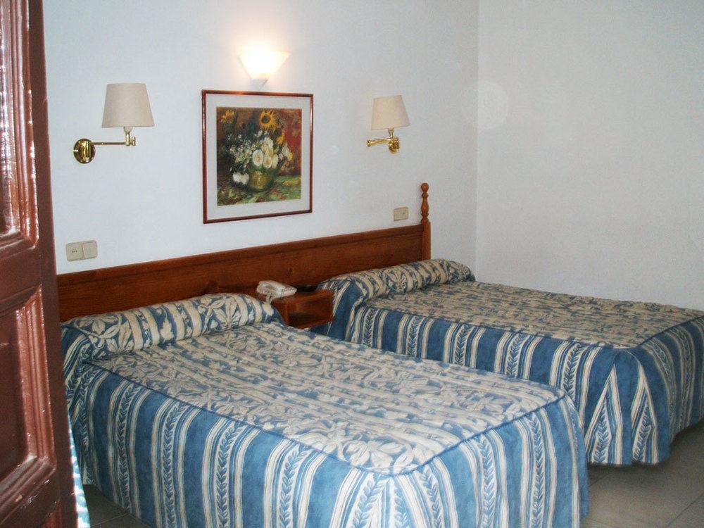 Hostal Centro Toledo Bagian luar foto