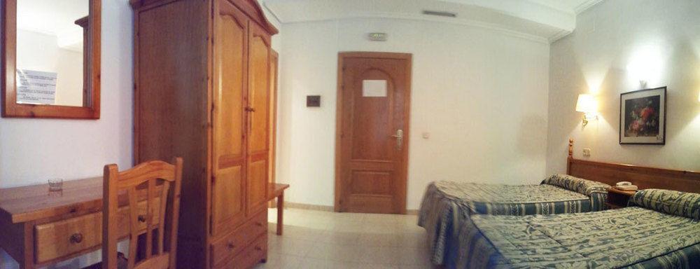 Hostal Centro Toledo Bagian luar foto