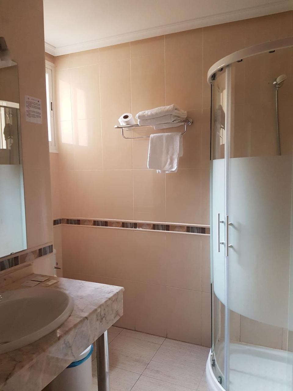 Hostal Centro Toledo Bagian luar foto